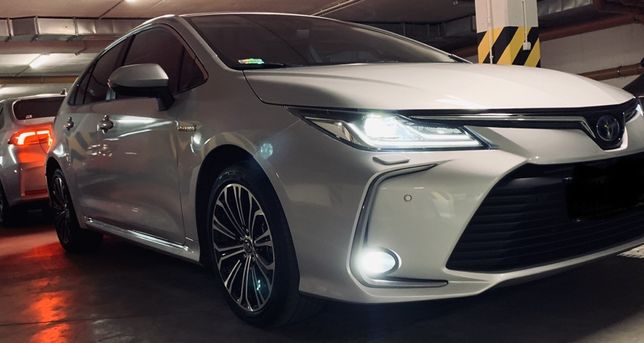 Wynajem Toyota Corolla Sedan Hybryda Automat 2019