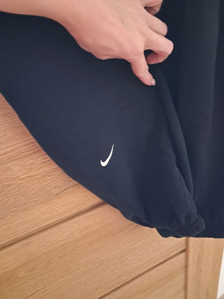 Spodnie dresy Nike Fit M.