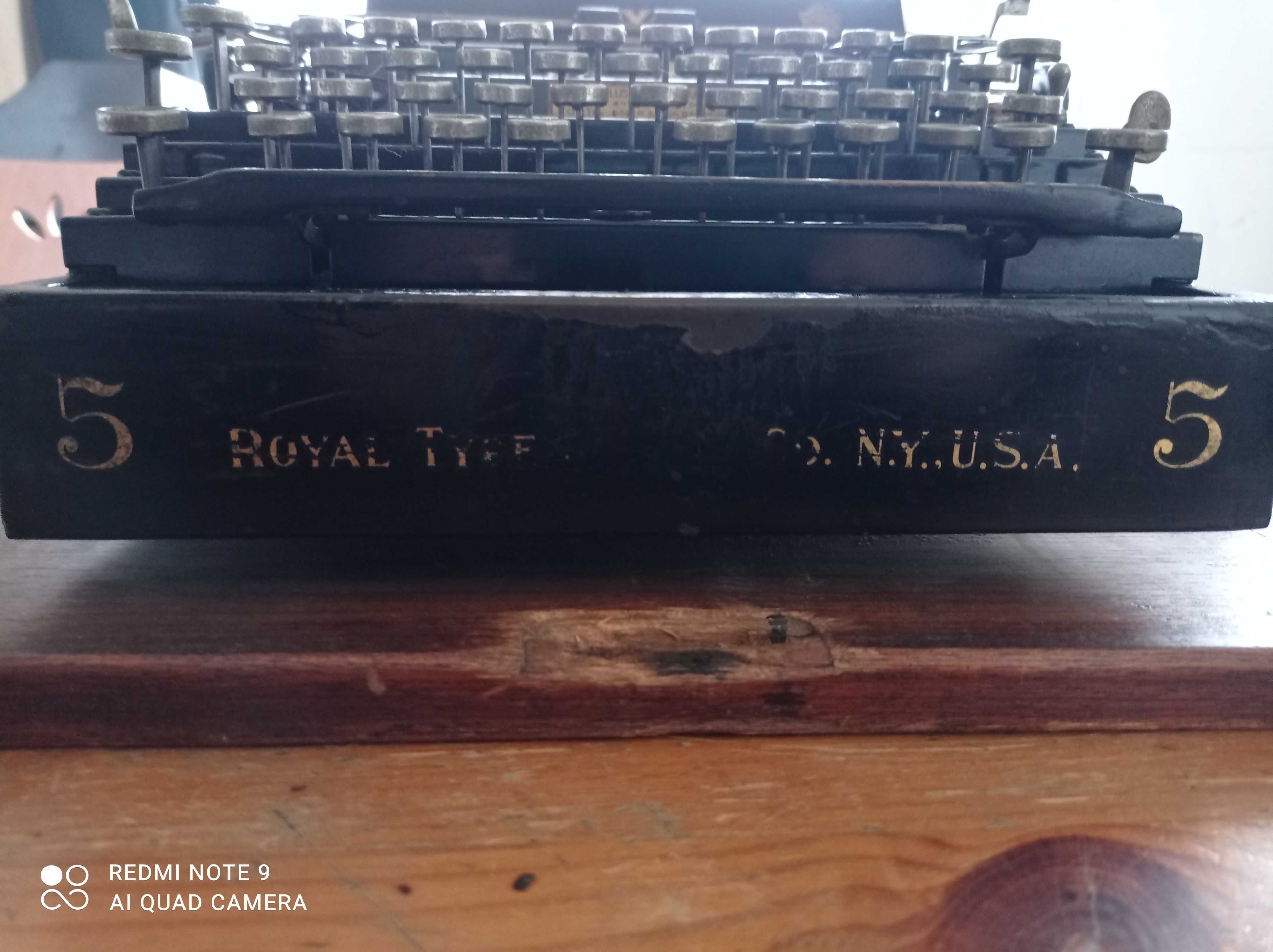 Máquina de escrever Royal
Type  5  New York USA