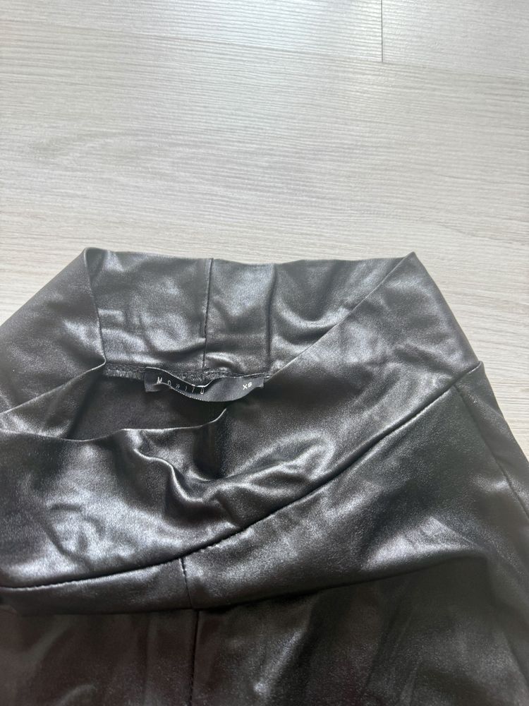 Czarne legginsy z ekoskóry XS