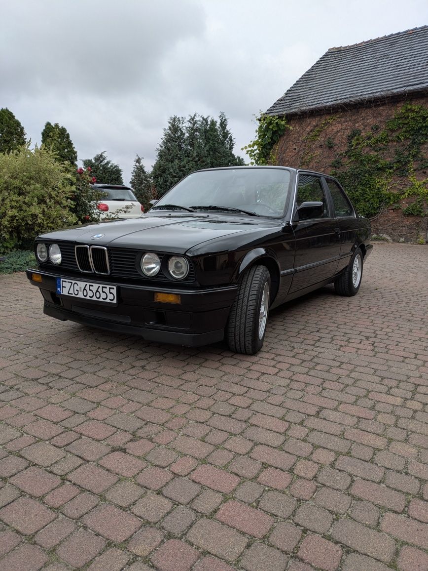 BMW e30 316i coupe