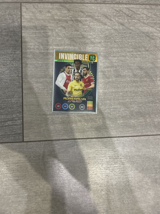 Karta panini invicible 2022