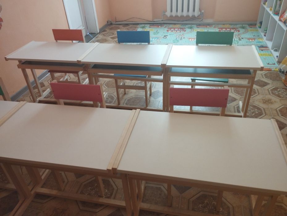 Продам парти, дитячий стіл і стілець