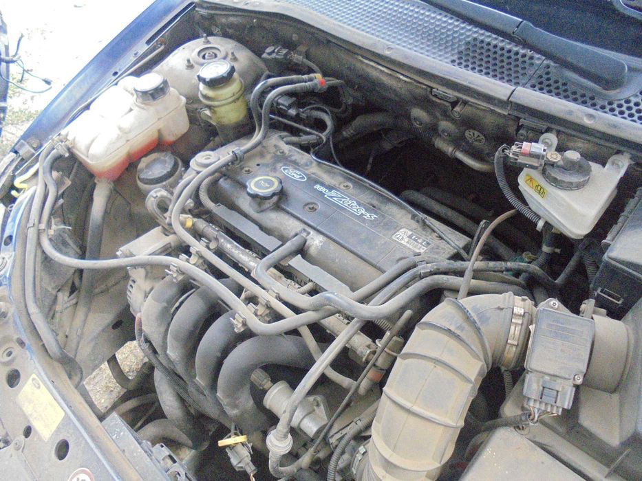 Ford Focus MK1 przed lift niebieski granatowy H8 1.4 benzyna na części