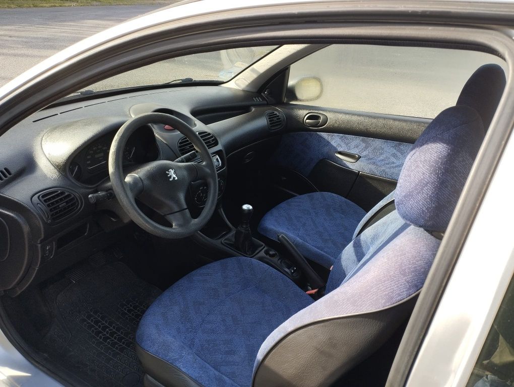 Peugeot 206 COMERCIAL com motor 1.9 Diesel.
