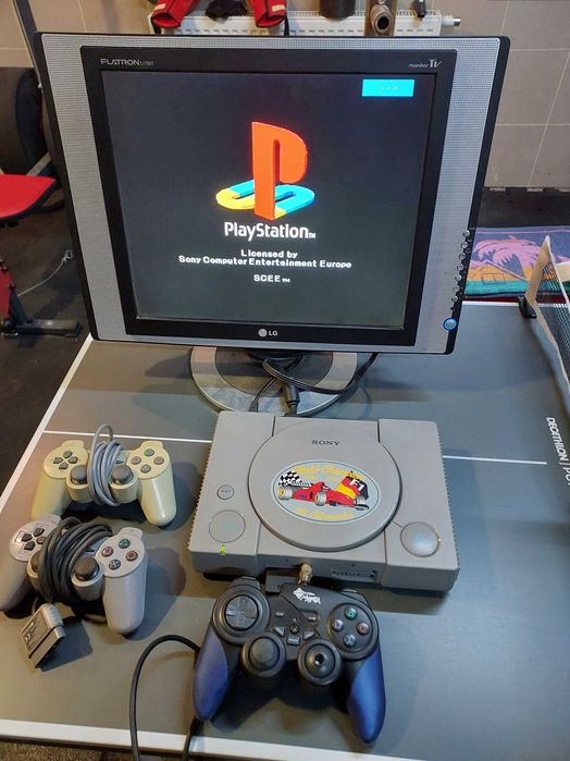 PS1 + Pady + Monitor RETRO - zestaw