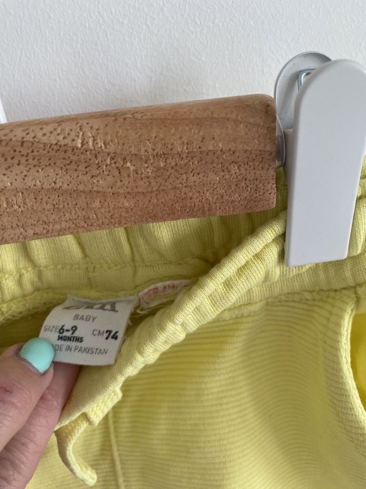 Spodenki szorty zara 74 żółte prążek