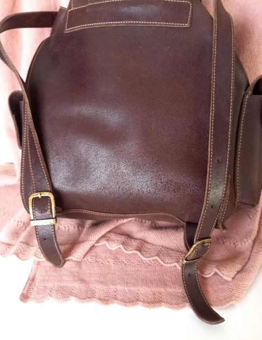 Mochila artesanal, em couro genuíno