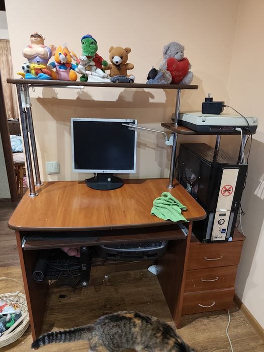 Компьютерный стол