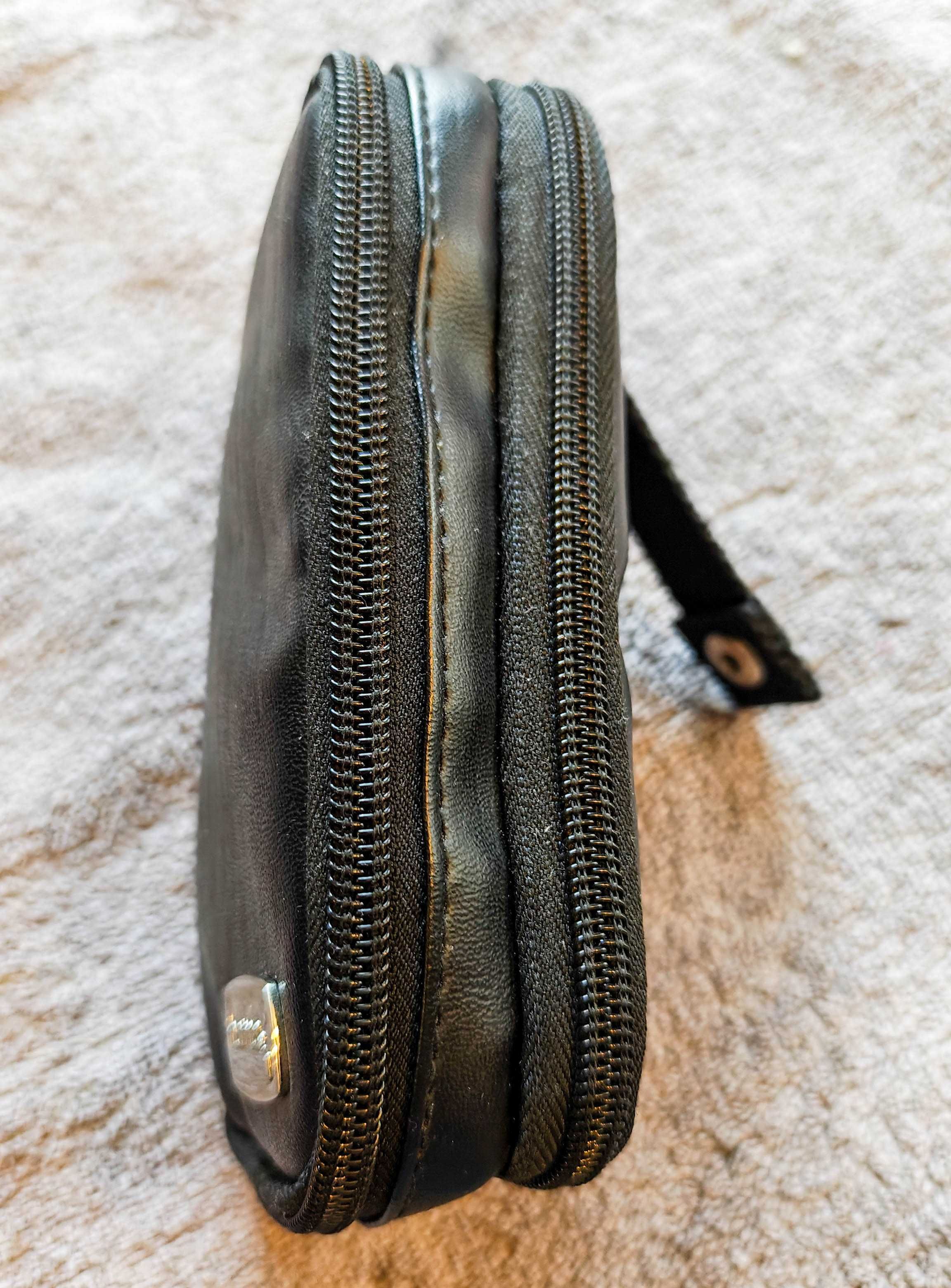 Sprzedam uniwersalne etui "Hama"