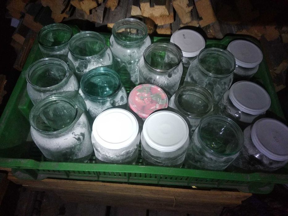 Стеклянные банки 0,6л., 0.5л. и меньше и стеклянные бутыли