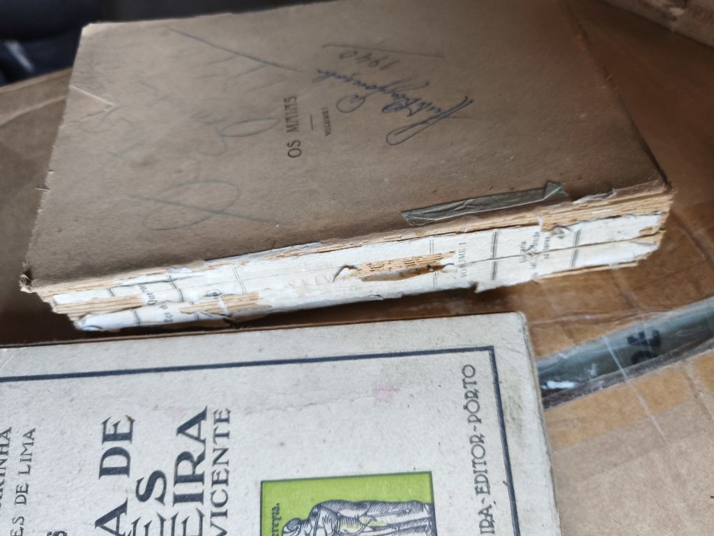 Livros antigos e incríveis