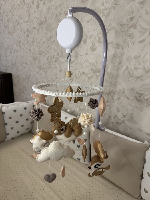 Музичний мобіль з фетру на дитяче ліжечко