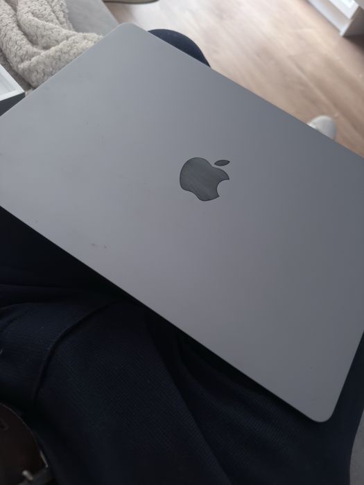 Macbook Air uzywany sporadycznie