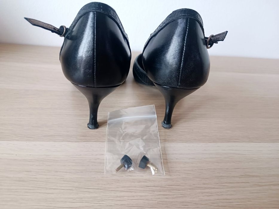 Sapato Salto Alto Massimo Dutti em couro