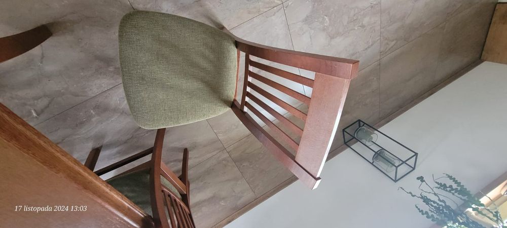 Drewniany rozkładany stół i 6 krzeseł