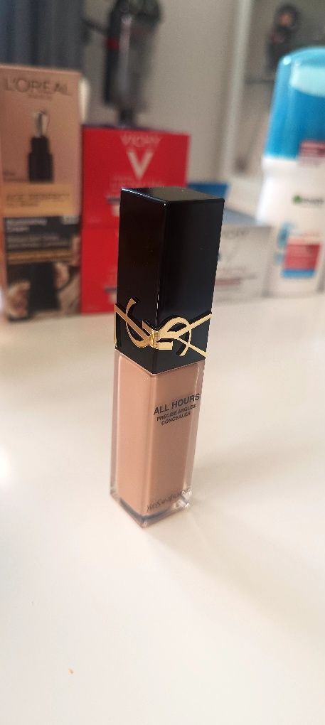 YSL Yves Saint Laurent. Korektor.