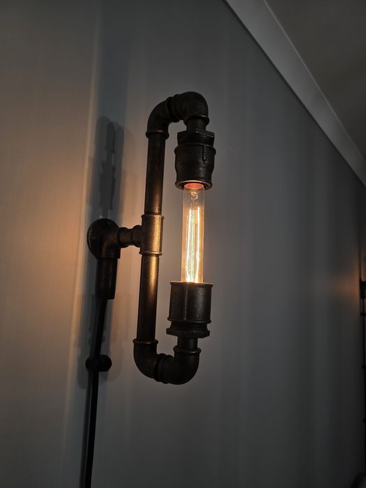 Lampa industrialna z rur wodnych
