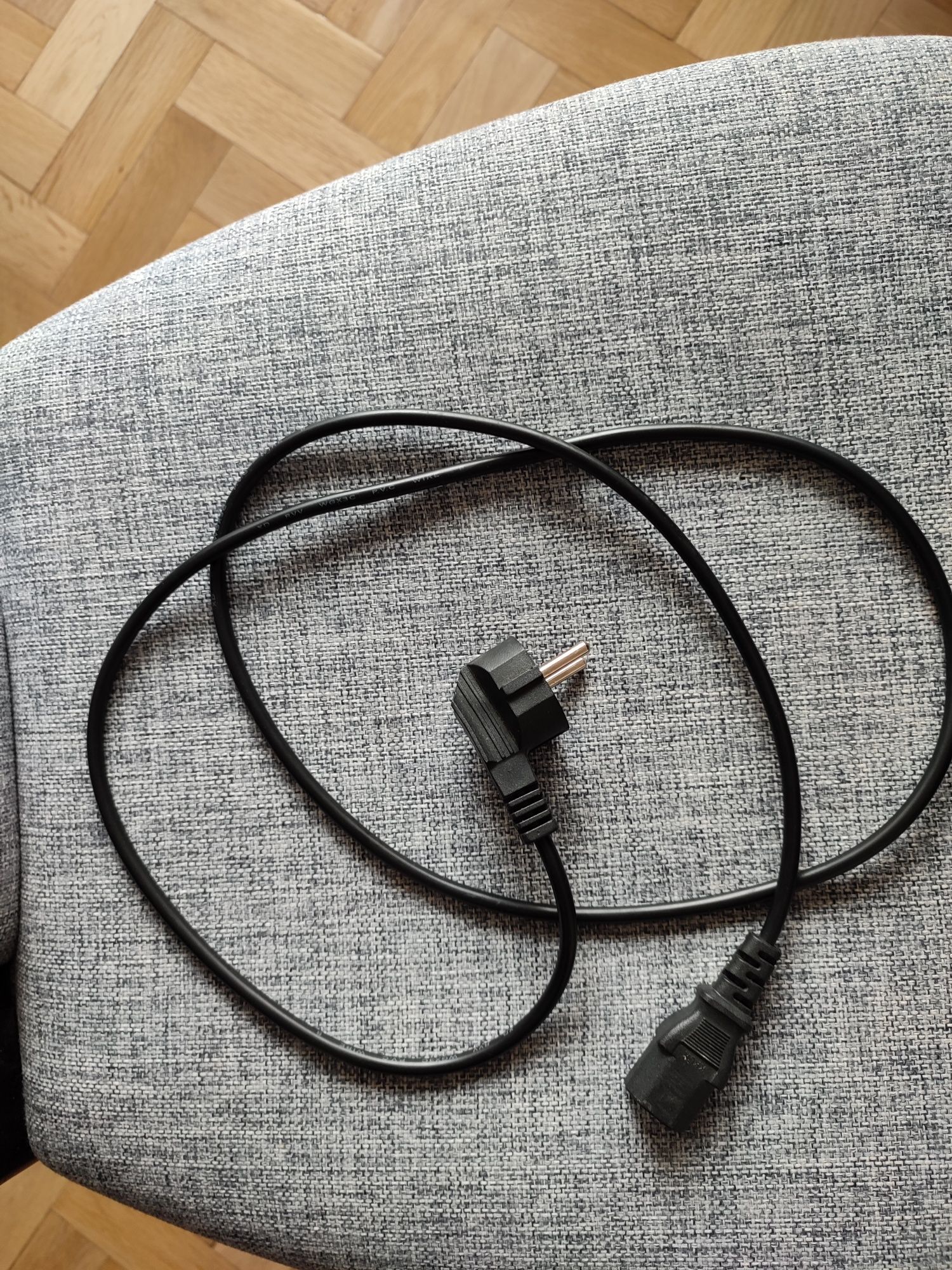 Kabel zasilający do komputera stacjonarnego