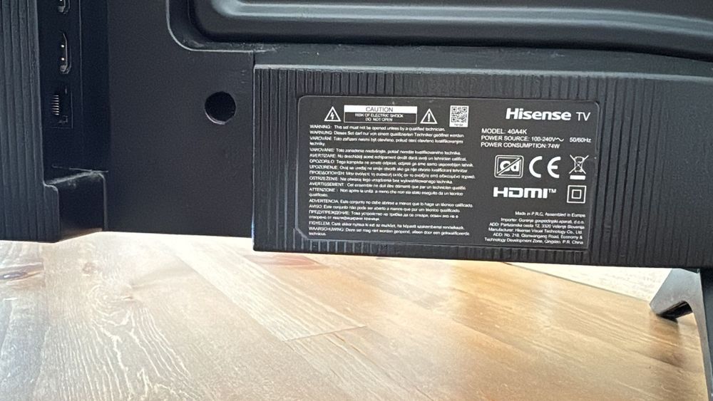 TV Hisense 40" com 1 ano de uso