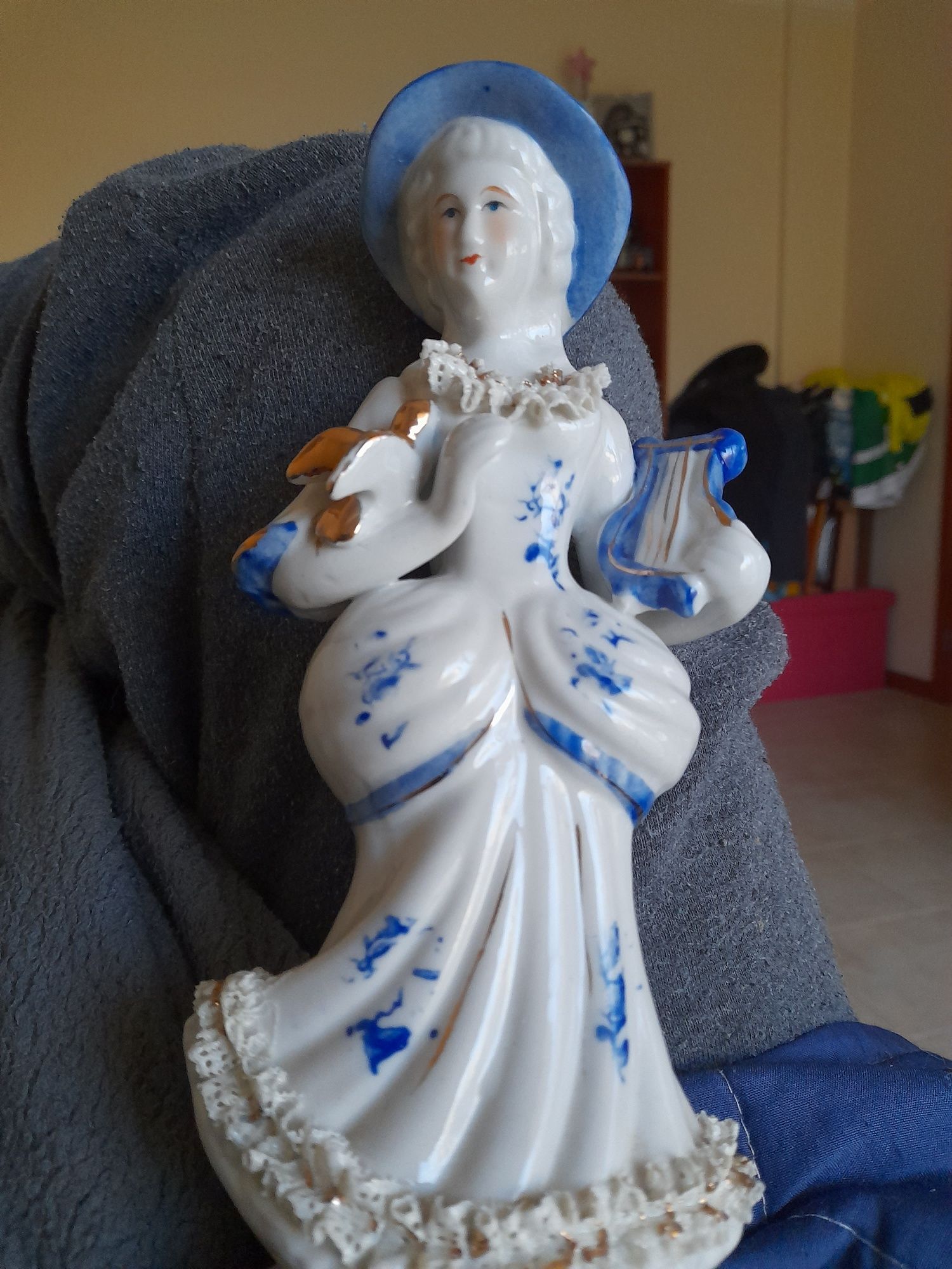 Estatueta de porcelana