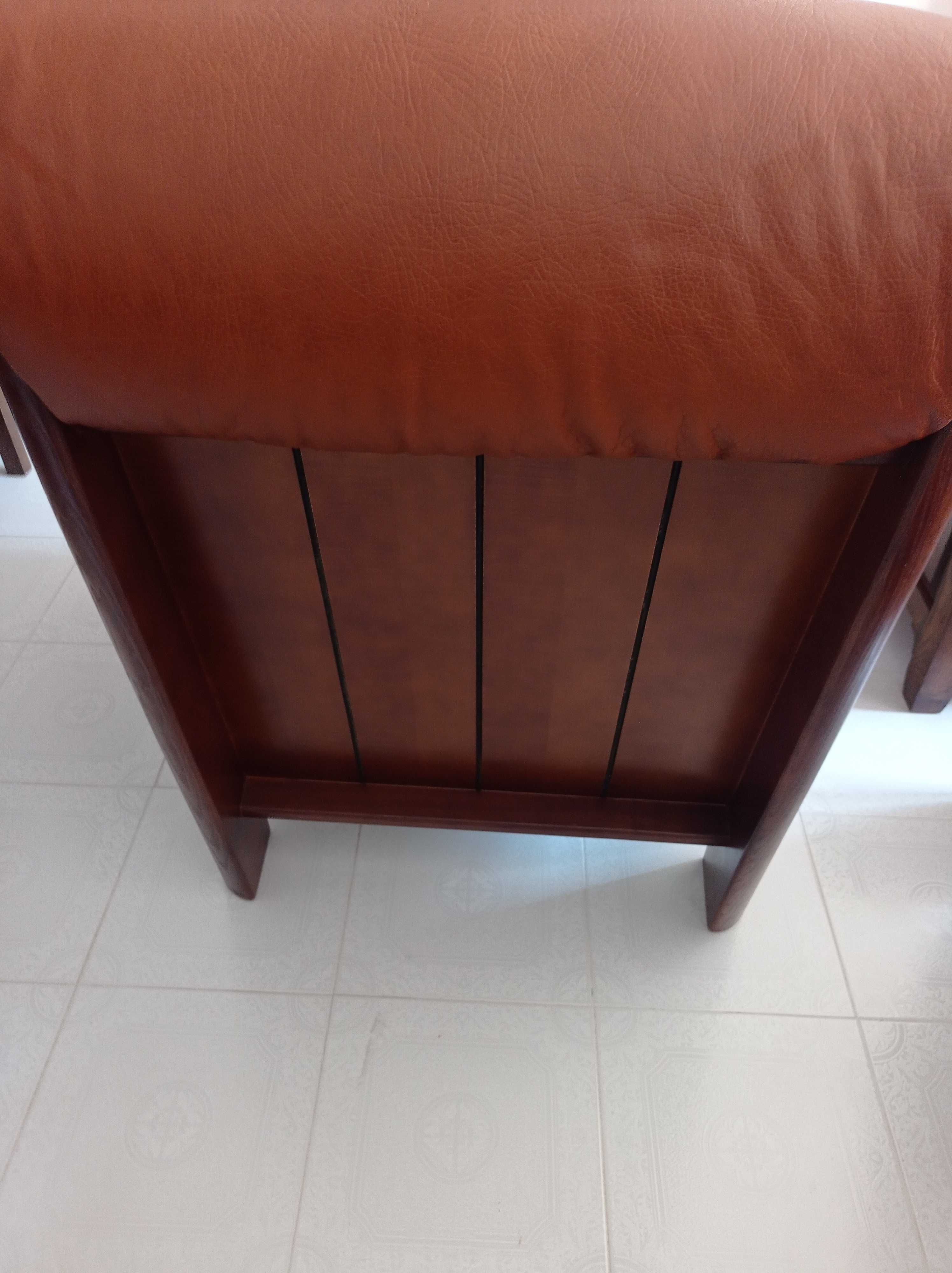 Conjunto de sofás em pele