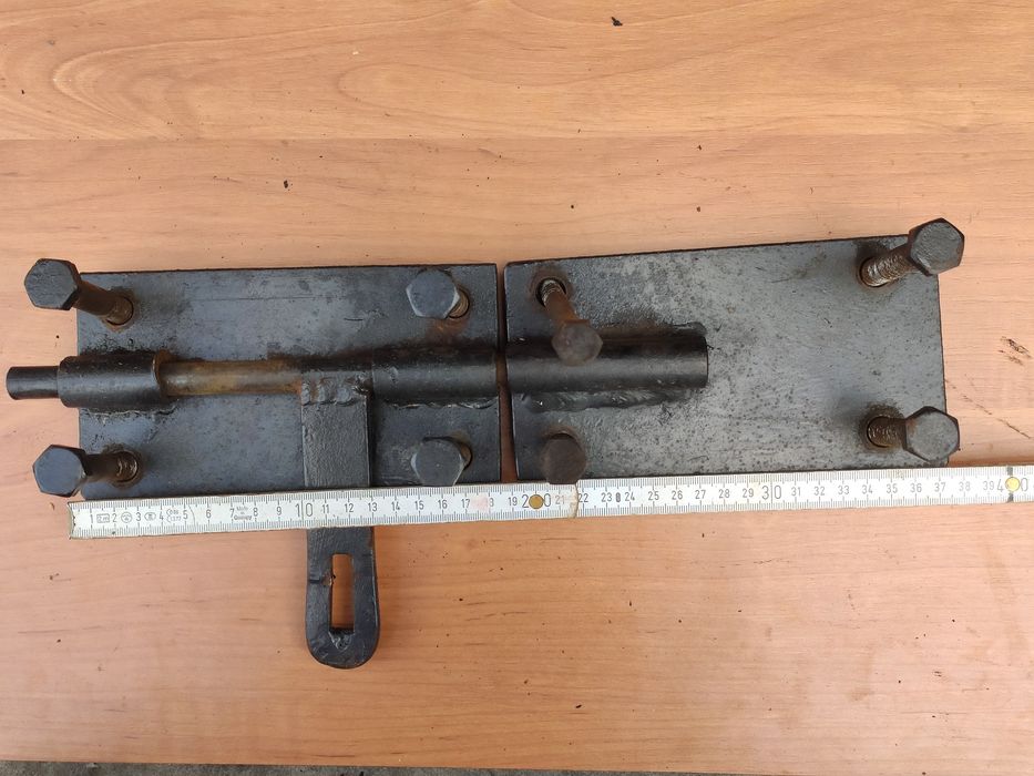 Zasuwa garażowa  ręczna robota .