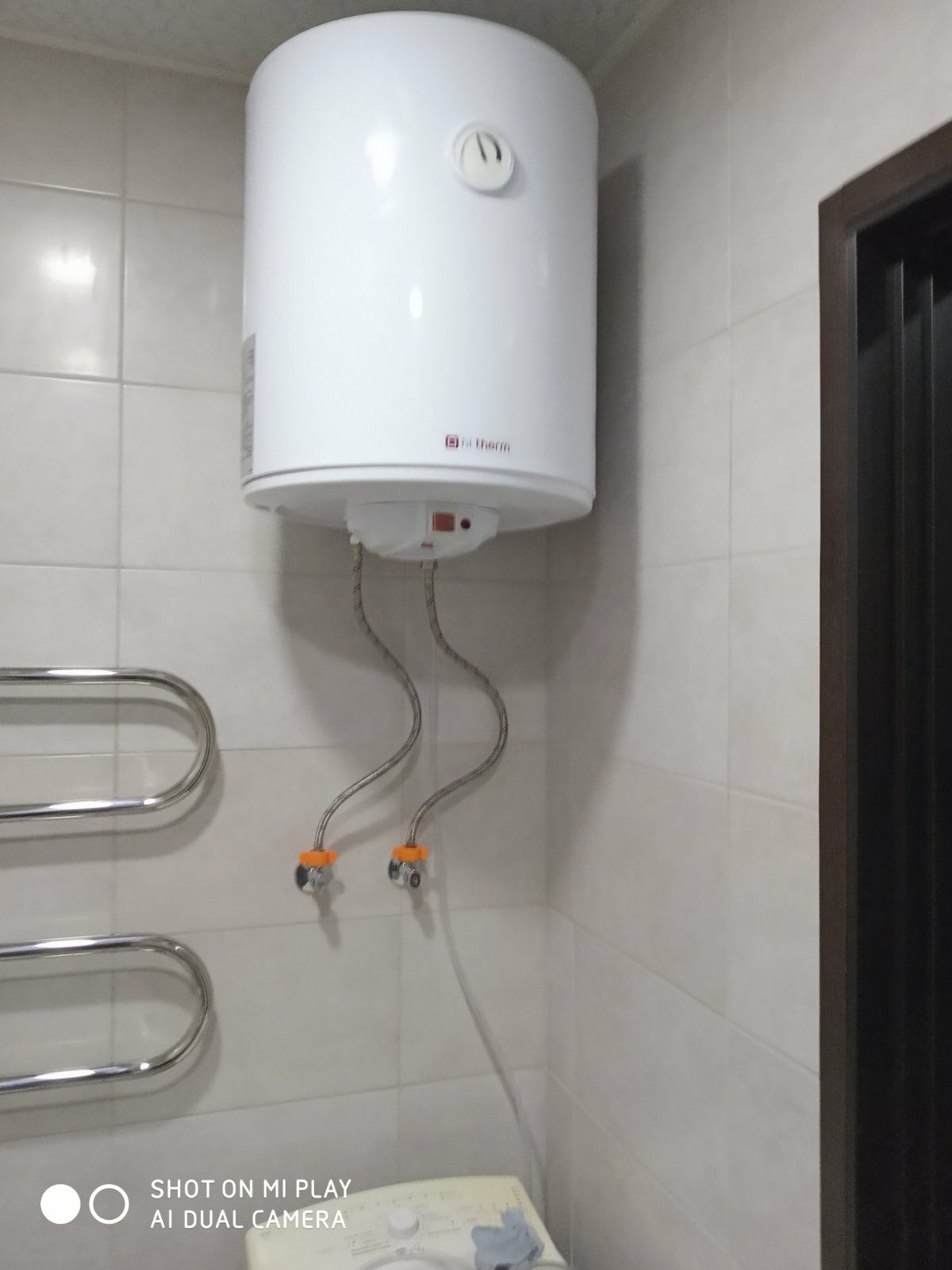 Установка монтаж бойлера  повесить водонагреватель услуги сантехника