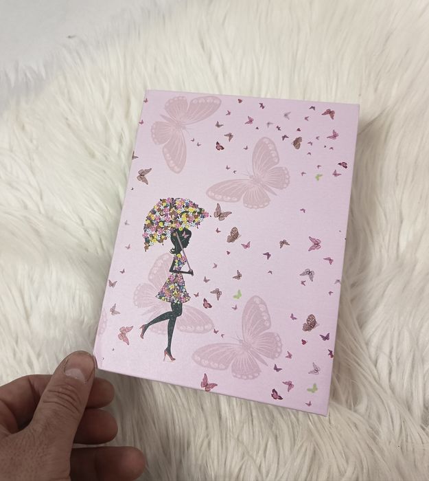 Album na zdjęcia motyw motyle i dziewczyna – nowy 13x17 cm