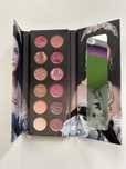 paleta z cieniami. pink nude eyeshadow palette. hojo eyeshadow