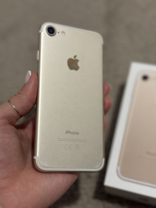 Мобільний телефон Apple iPhone 7 га 32 Gb