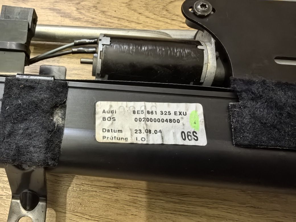 Roleta elektryczna tylnej szyby A4 B6