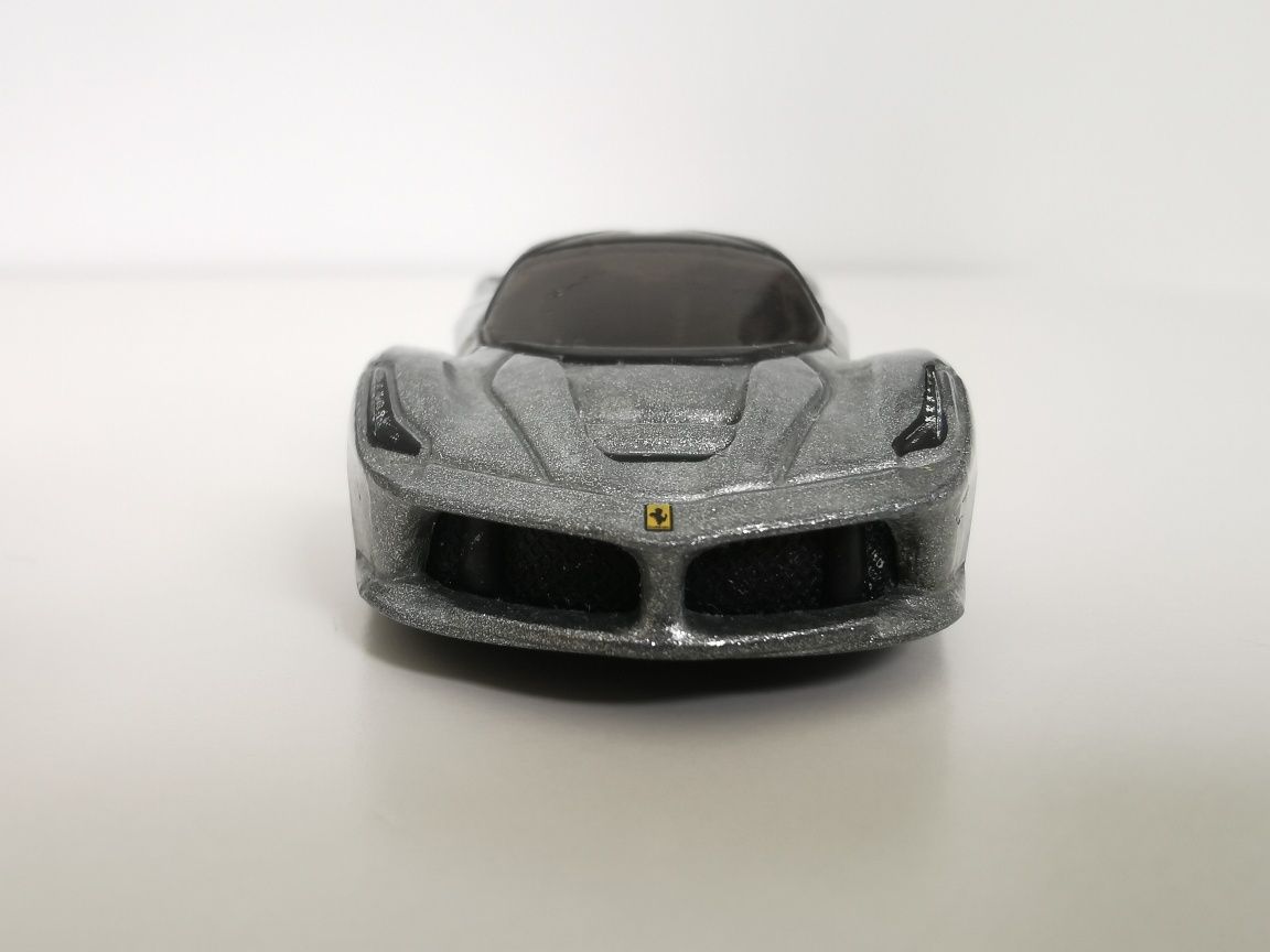 Hot Wheels Autko Model Resorak Ferrari LaFerrari 2013 rok Unikat 1/64