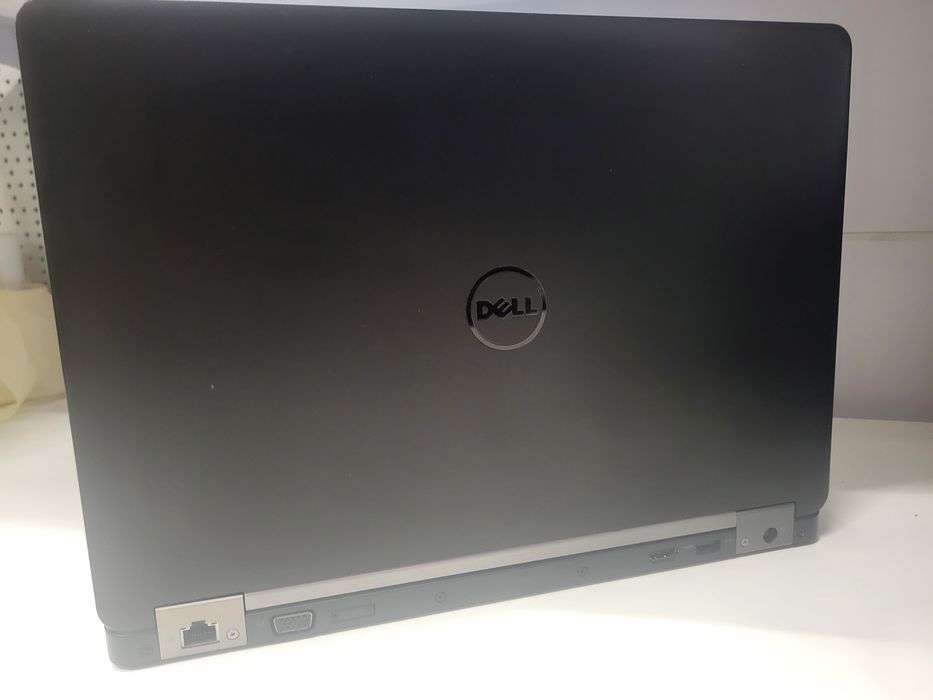 Solidny laptop Dell Latitude E5470 - wydajność i wytrzymałość w jednym
