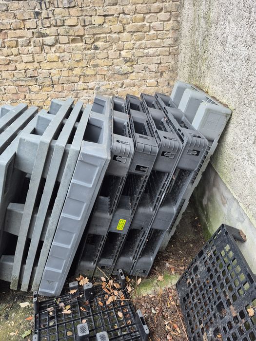 Komplet 13 platet plastikowych używanych w dobrym stanie