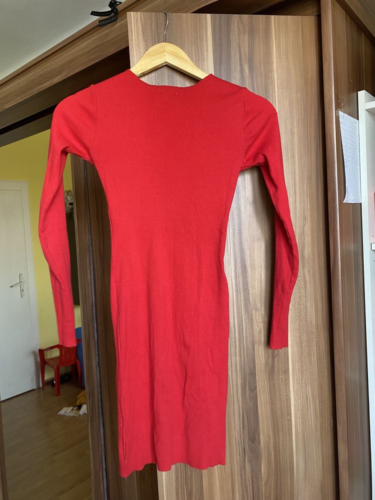 sukienka obcisła czerwona