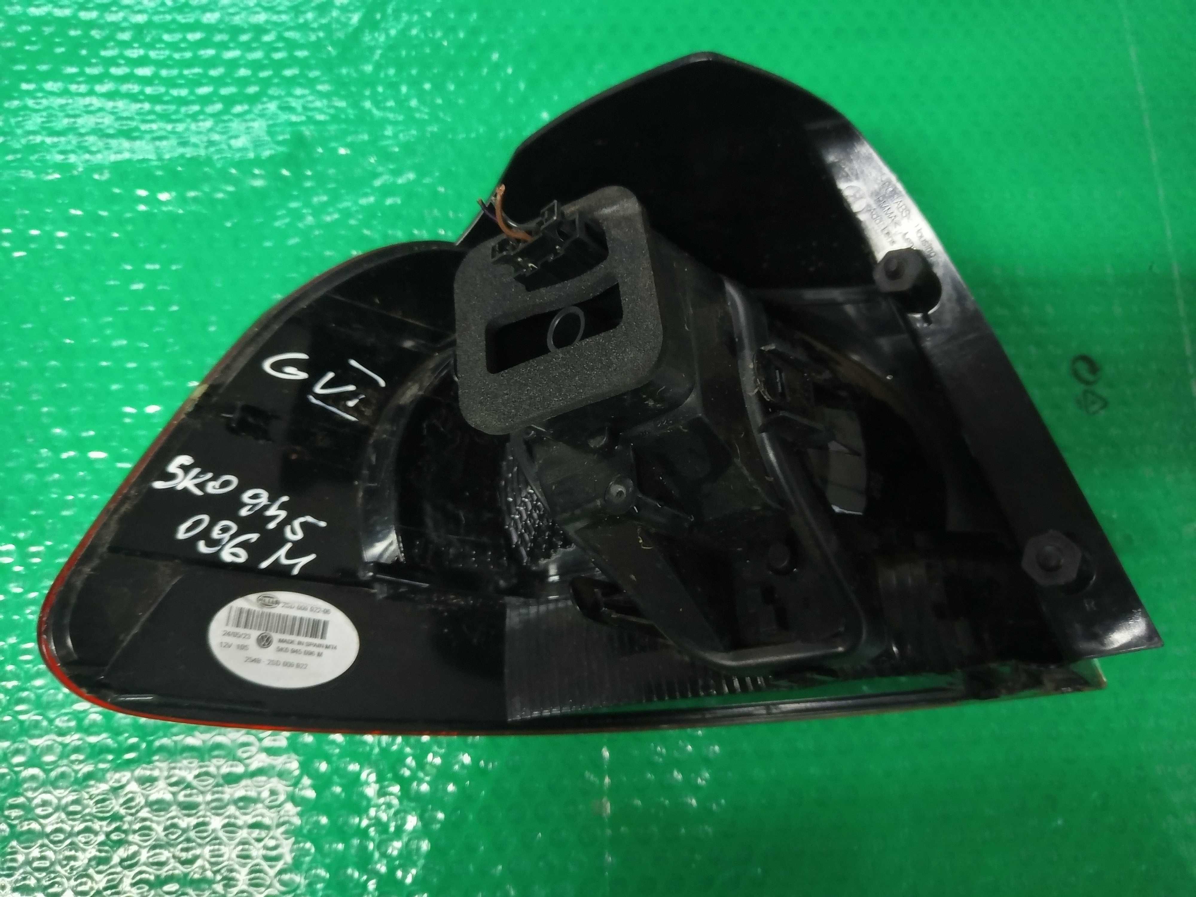 Lampa Prawa Tył Tylna VW Volkswagen GOLF VI 6 HB Ciemna 5K0.945.096M