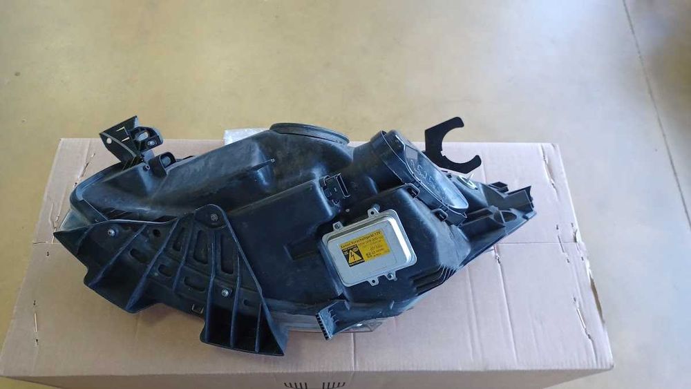 Vendo conjunto de 2 faróis Xenon Citroen C4 Picasso