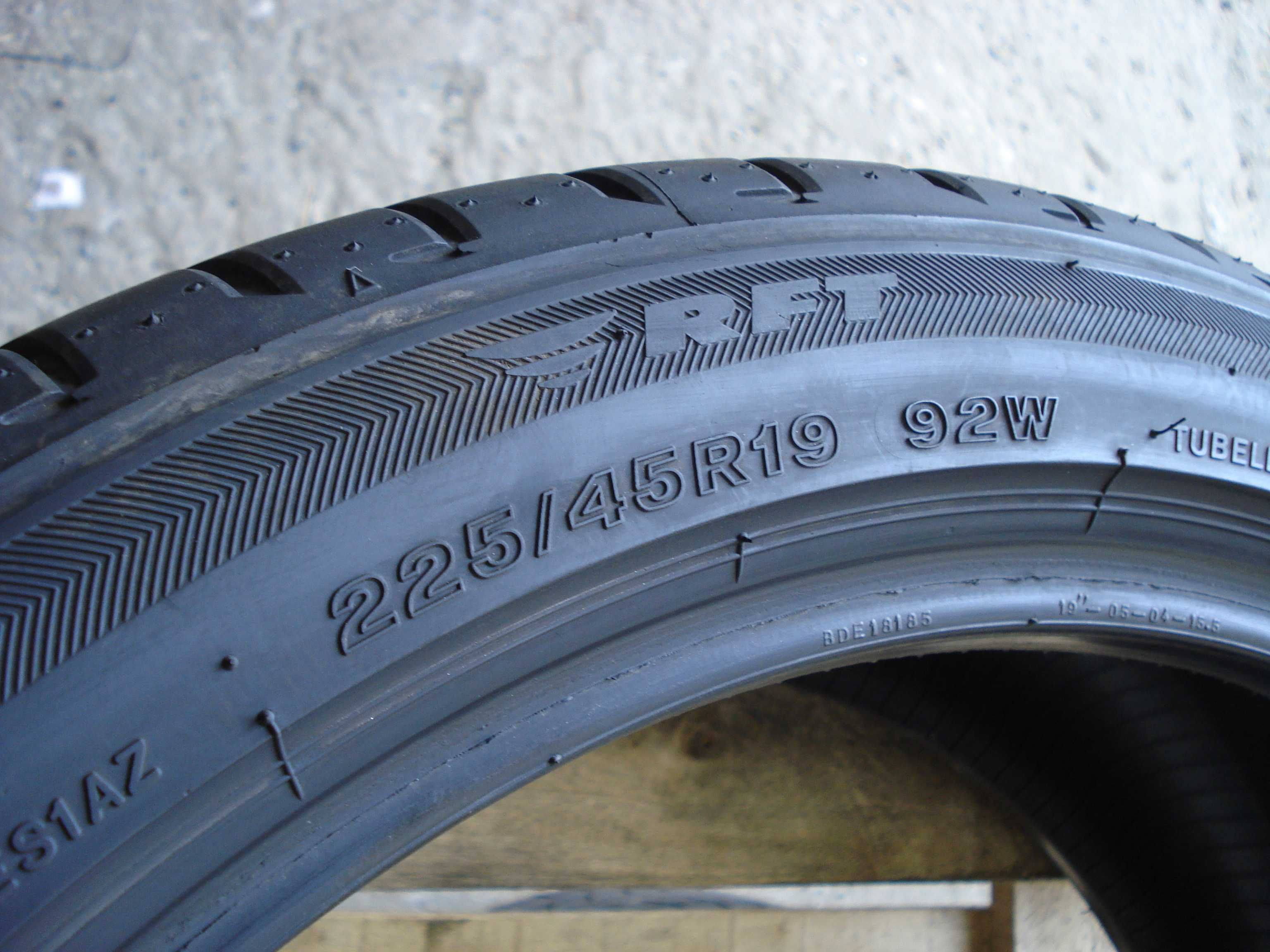 Bridgestone Potenza S001  225/45 r 19  2 - sztuki letnie