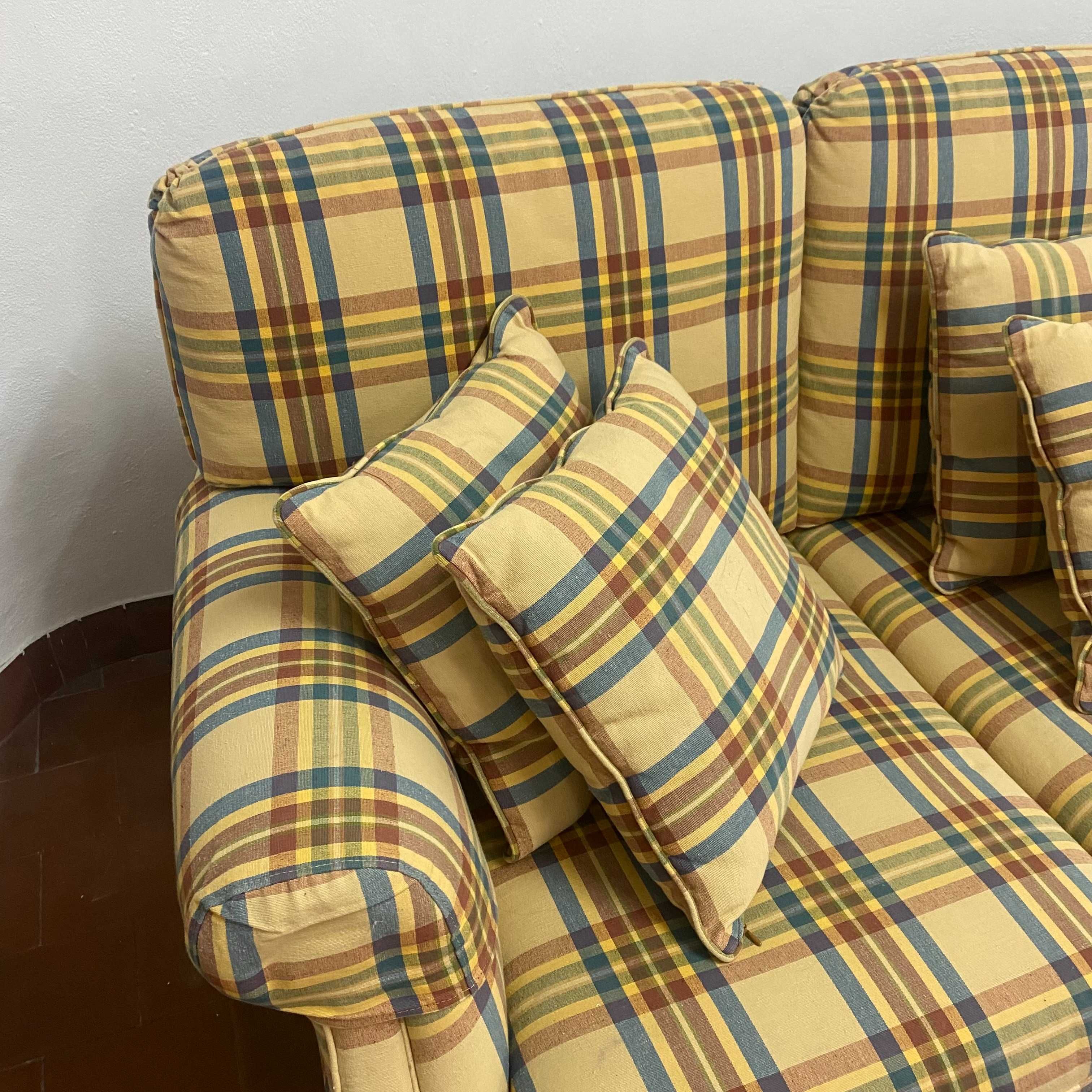 Sofá Clássico de 3 lugares