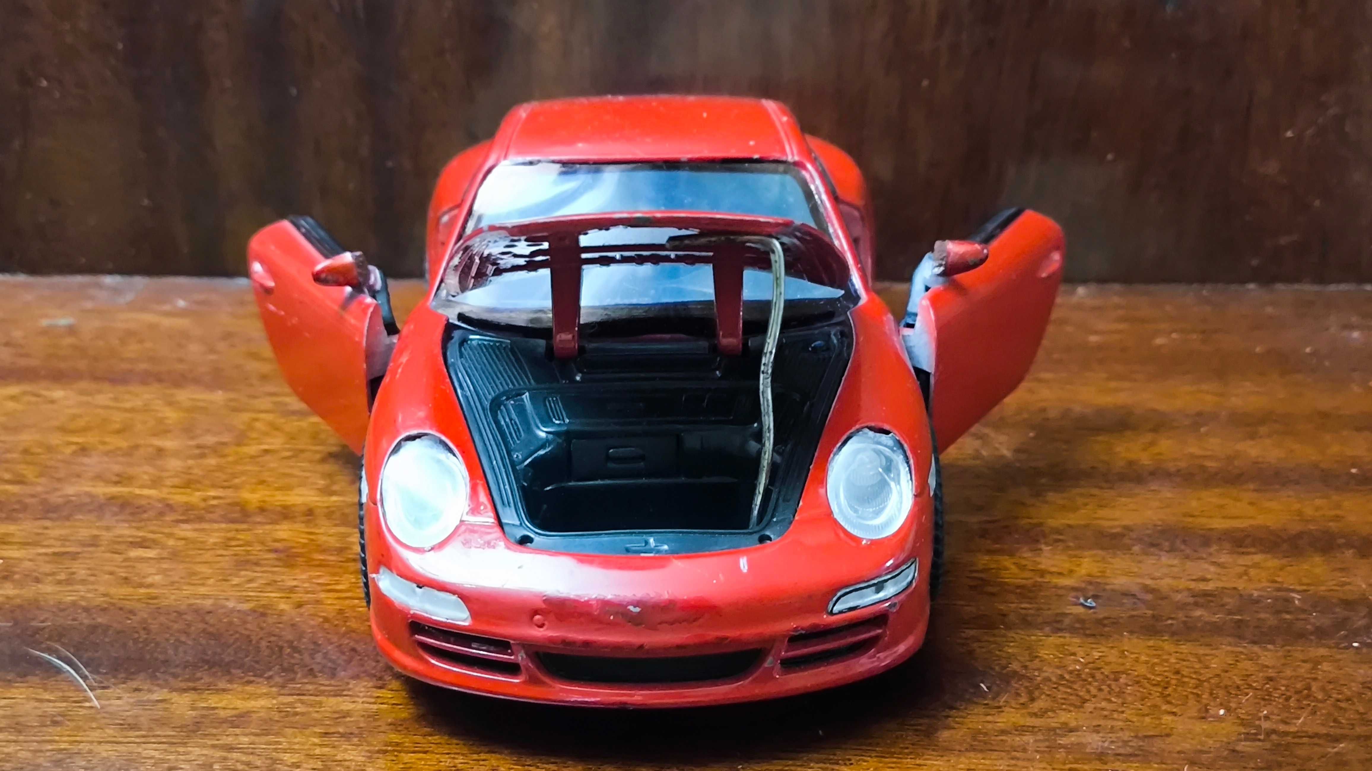 Машинка Porsche 911 (1997) Carrera S 1/24 Welly