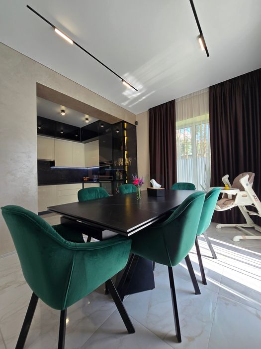 Ліс, тиша, басейн, баня, камін — все, що треба для життя. Лісова Буча