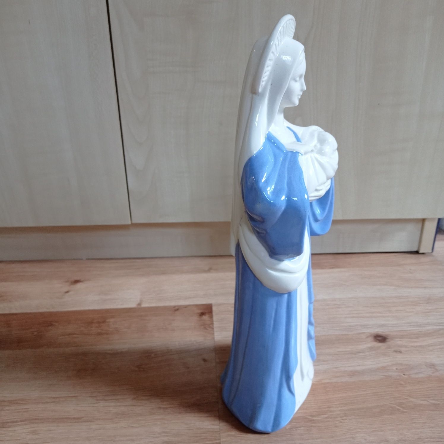 Figurka Matki Bożej z Dzieciątkiem