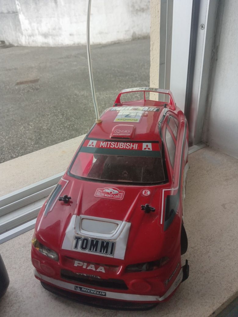 Vendo carro Mitsubishi x6 mmr Tommy makinen WRC 2001 com comando a