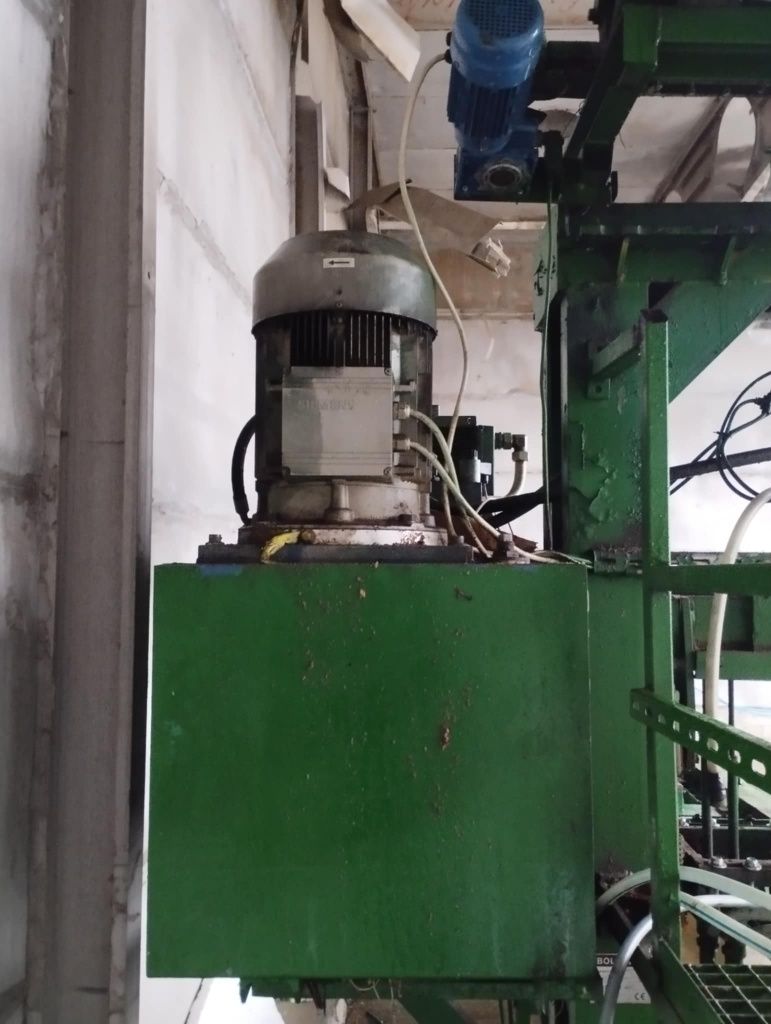 Linia do produkcji palet * Zbijarka zbijania * Zamiana *