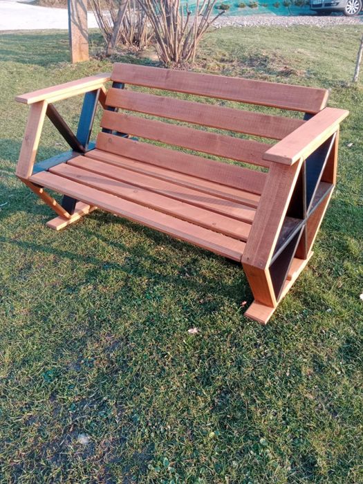 Ławka ogrodowa malowana