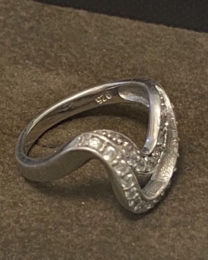 Uroczy pierścionek srebrny z cyrkoniami Apart- srebro proby 925