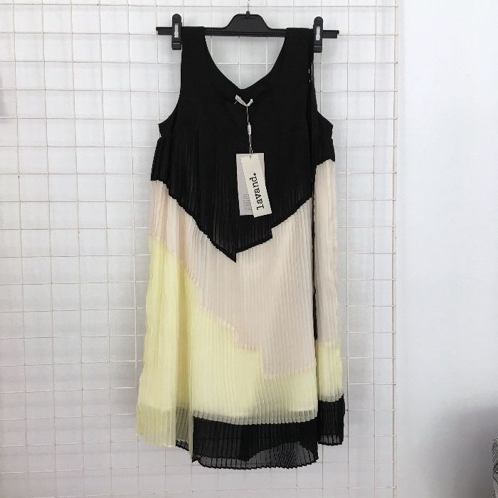 Vestido plissaso da marca Lavand.