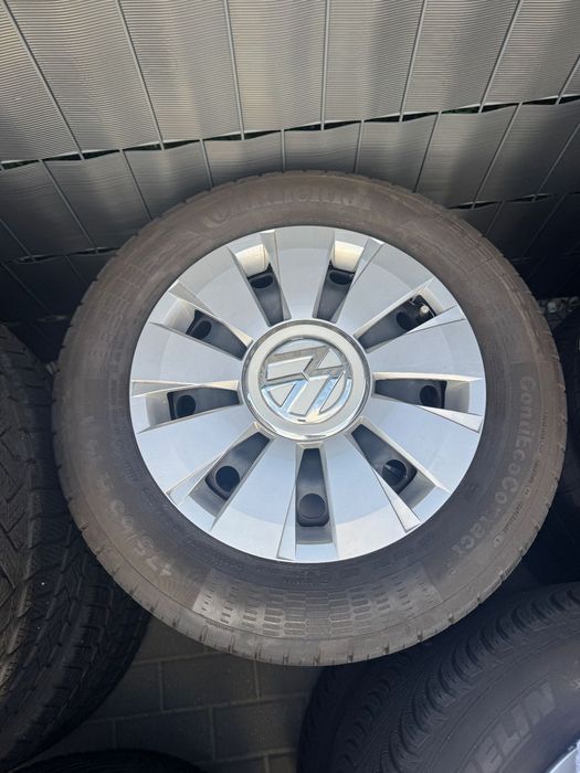 VW UP,Citigo.Felgi 14 ,4szt.175/65/14.Bieznik-7,5mmz kołpakami z oponami Continental,jak Nowe. VW Up,Skoda Citigo 4x100
