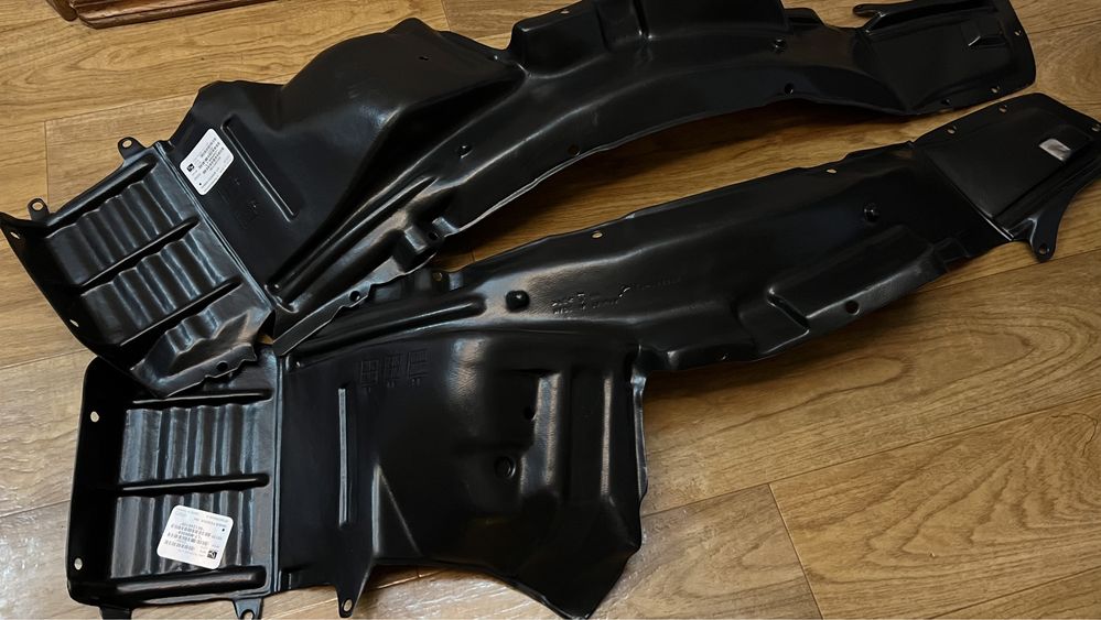 Нові передні підкрилки Mitsubishi Lancer IX 9, Colt, Carisma, ASX
